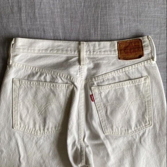 Levi 501 White Jeans Ripped Hem - Picture 7 of 11